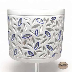 Lampada applique Bianca intaglio a foglioline contorni blu in Terracotta a parete Teril06.BIB